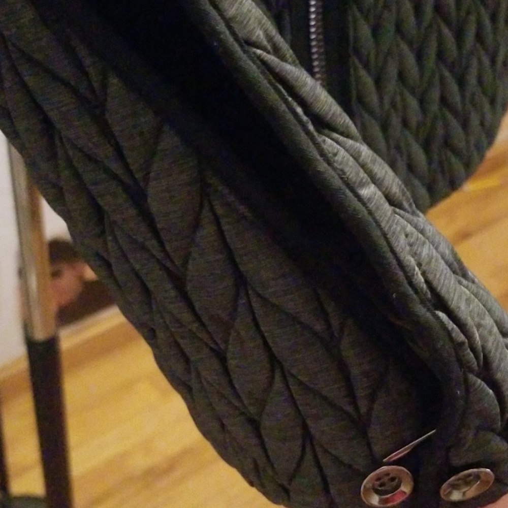 One-of-a-kind Light Patterned Vest - Picture 5 of 5
